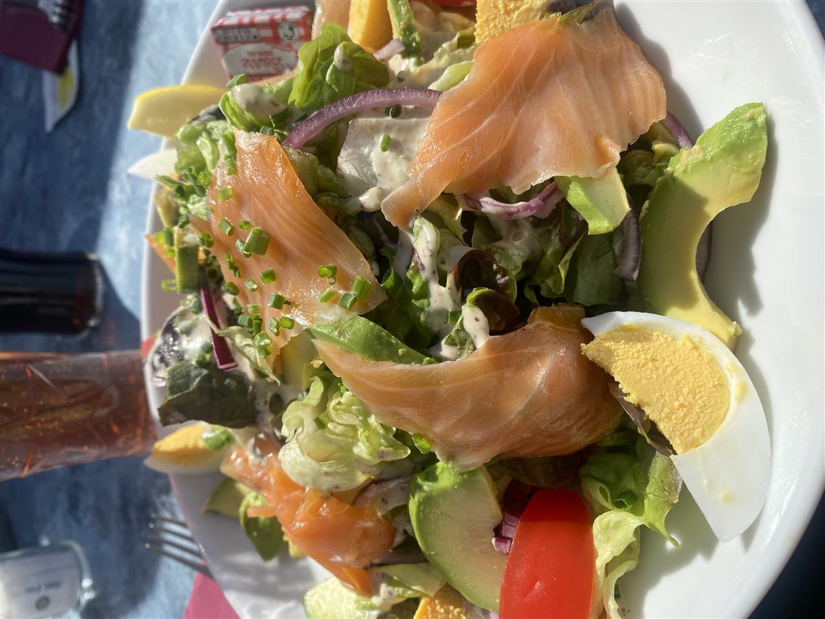 Salade saumon — La Belle Époque restaurant Saint-Jean-de-Monts